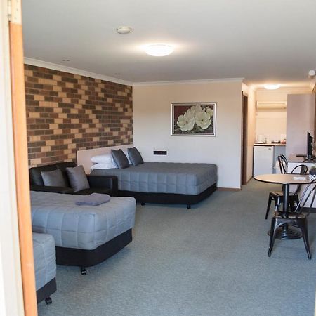 Highway Inn Motel Hay Bagian luar foto