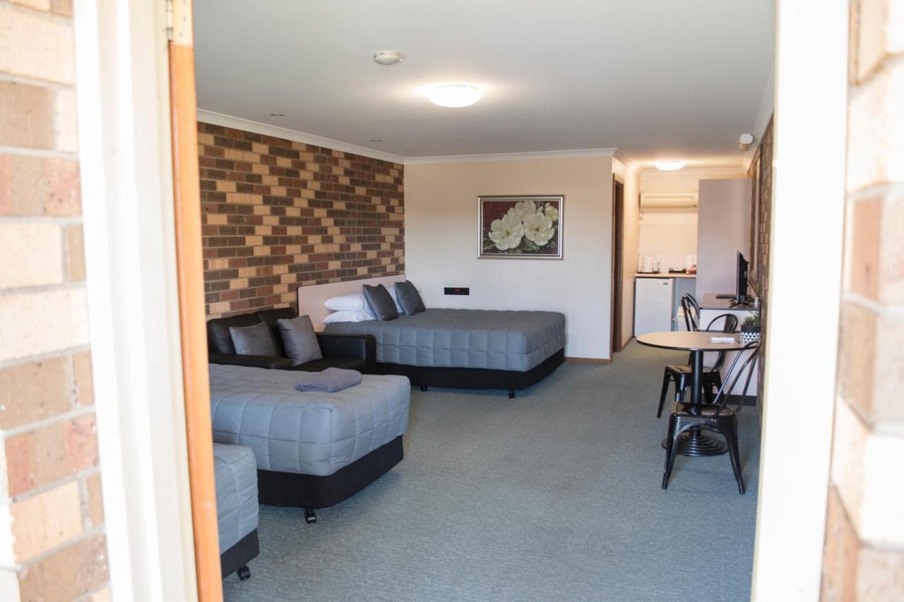 Highway Inn Motel Hay Bagian luar foto
