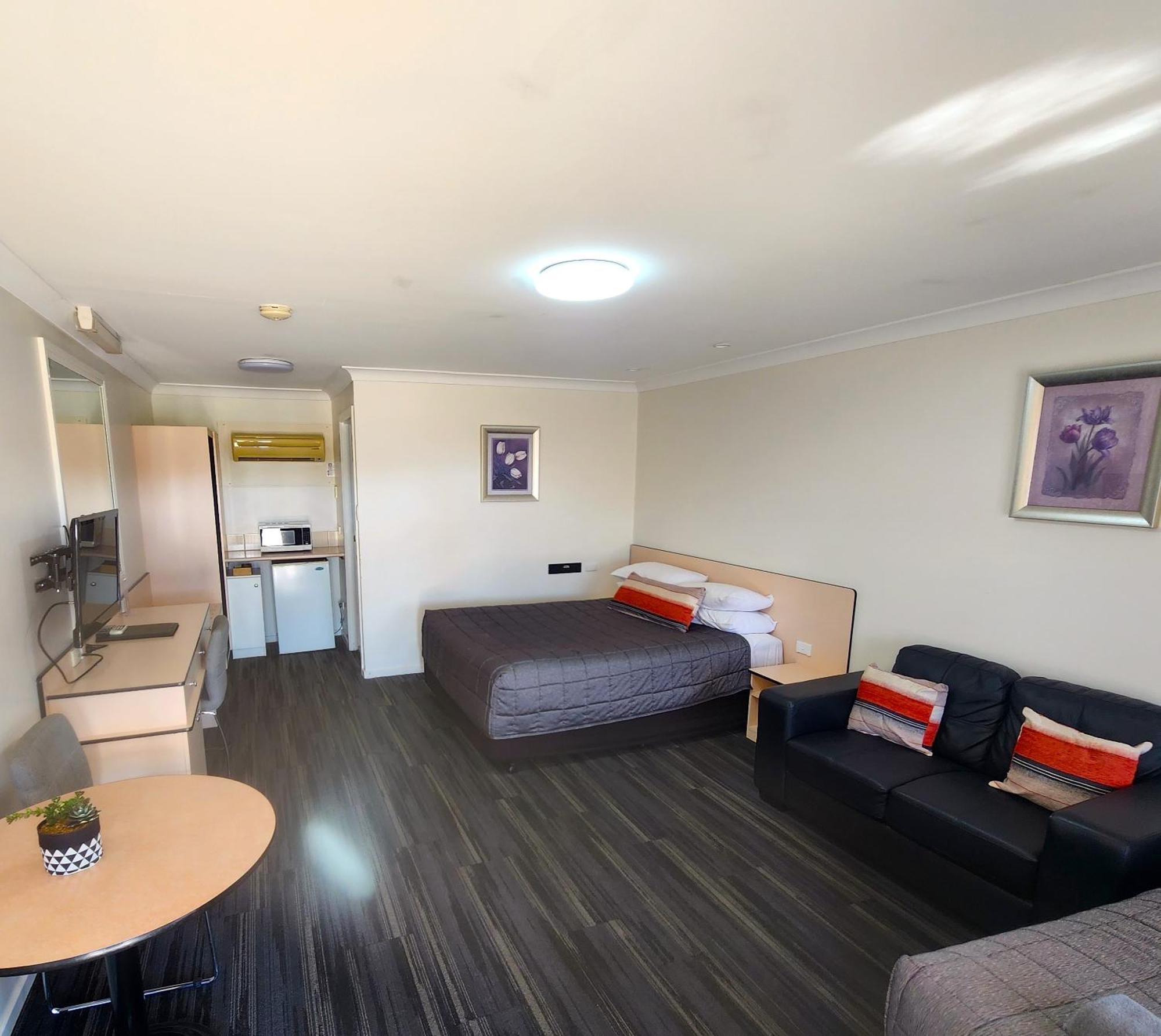 Highway Inn Motel Hay Bagian luar foto