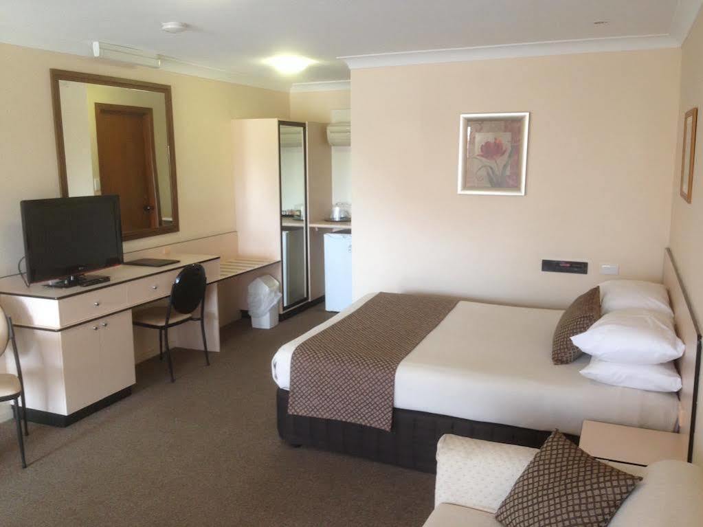 Highway Inn Motel Hay Bagian luar foto