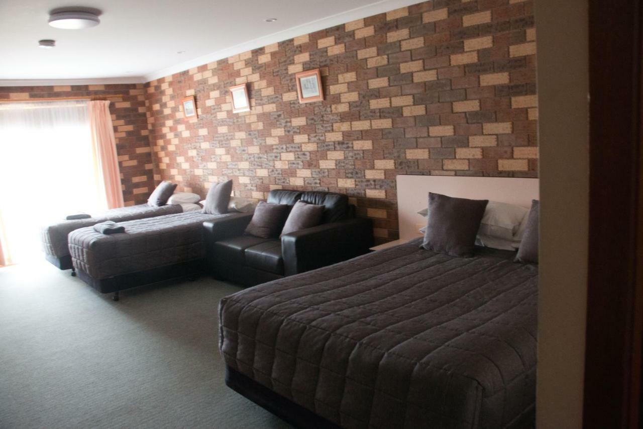 Highway Inn Motel Hay Bagian luar foto