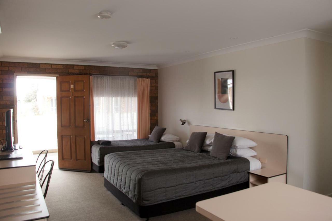Highway Inn Motel Hay Bagian luar foto