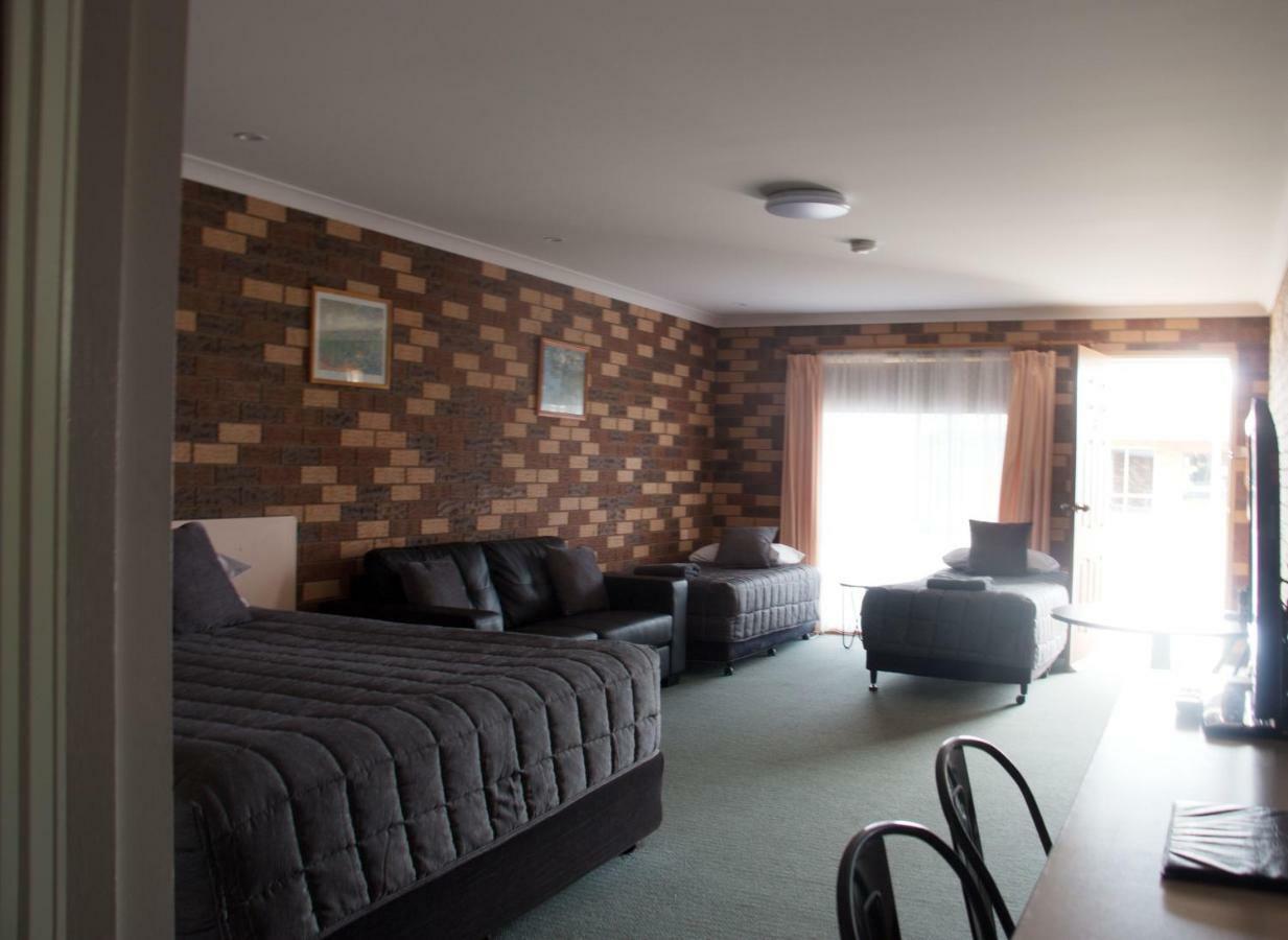 Highway Inn Motel Hay Bagian luar foto